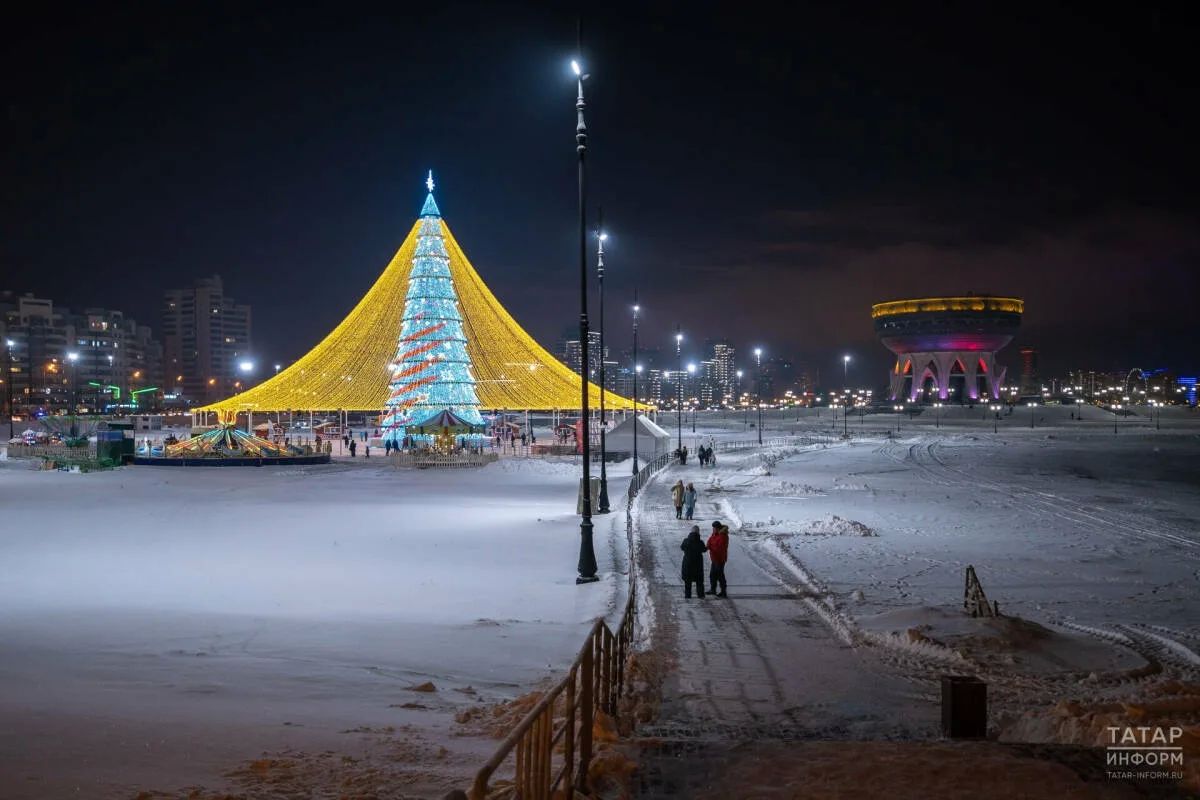Новогоднее преображение праздничной елки у «Чаши» в Казани обойдется в 18,2 миллиона рублей