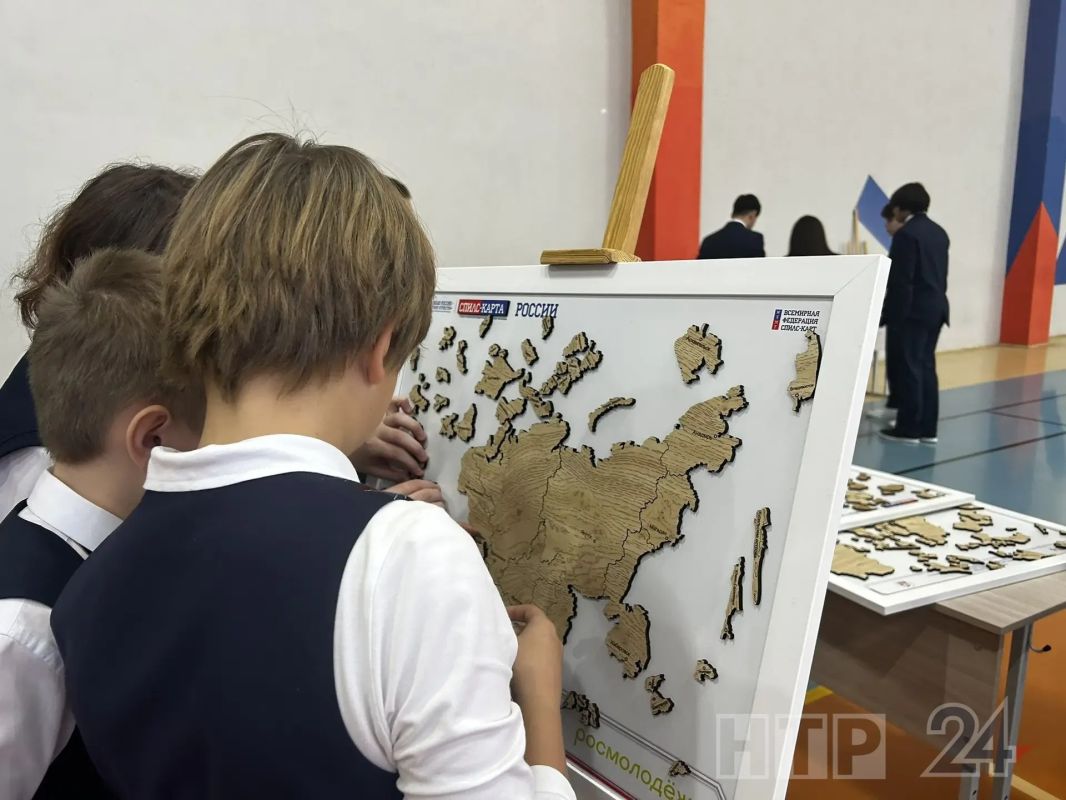В Нижнекамском политехническом колледже проходит республиканский конкурс по скоростной сборке спилс-карт В Нижнекамском политехническом колледже проходит республиканский конкурс по скоростной сборке спилс-карт