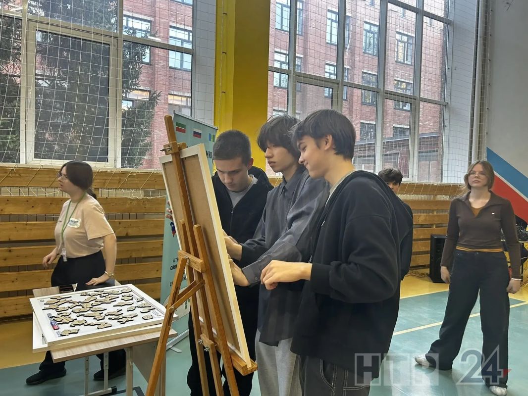 В Нижнекамском политехническом колледже проходит республиканский конкурс по скоростной сборке спилс-карт В Нижнекамском политехническом колледже проходит республиканский конкурс по скоростной сборке спилс-карт
