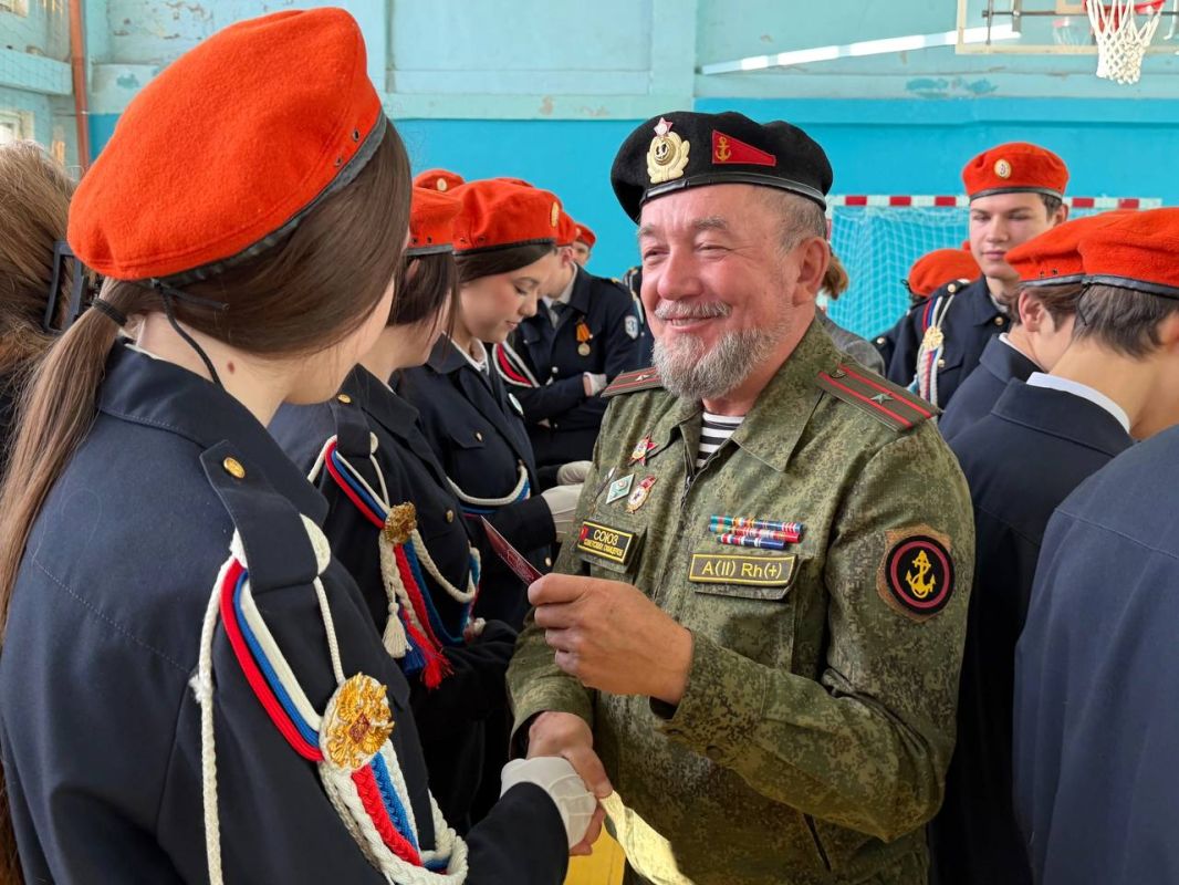 В лицее №31 имени Алексея Шаповалова прошла торжественная церемония принятия юнармейской присяги В лицее №31 имени Алексея Шаповалова прошла торжественная церемония принятия юнармейской присяги
