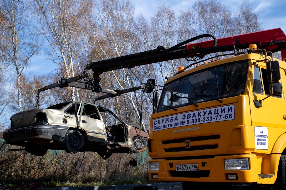 Брошенные автомобили отправляются в свой последний круиз Брошенные автомобили отправляются в свой последний круиз