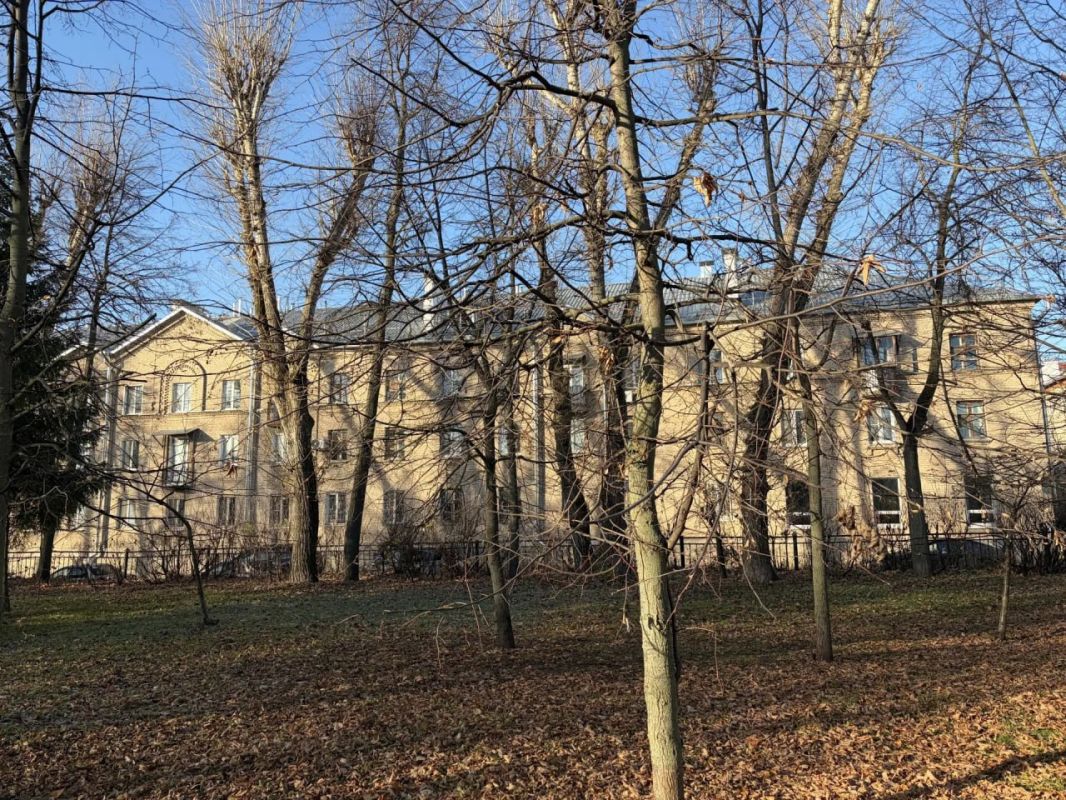 Тихая осень в сквере Белинского в Авиастроительном районе Тихая осень в сквере Белинского в Авиастроительном районе