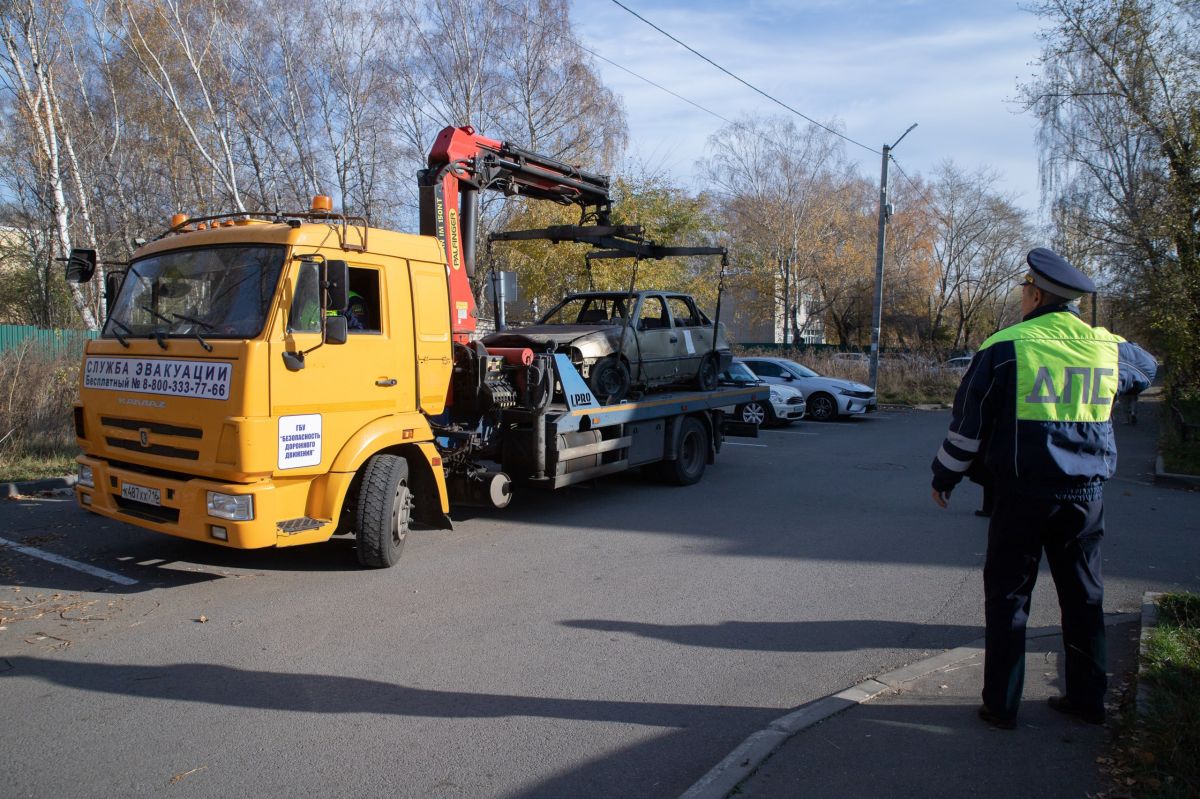 Брошенные автомобили отправляются в свой последний круиз Брошенные автомобили отправляются в свой последний круиз