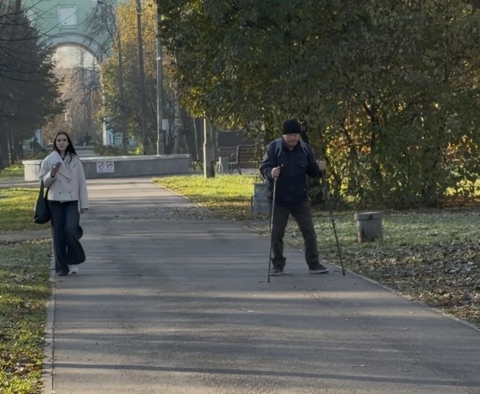 Тихая осень в сквере Белинского в Авиастроительном районе Тихая осень в сквере Белинского в Авиастроительном районе
