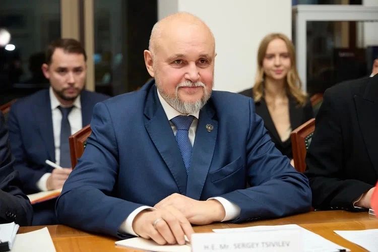 Сергей Цивилев провел встречу с Министром экономики и финансов Мали Сану Алуссени Сергей Цивилев провел встречу с Министром экономики и финансов Мали Сану Алуссени