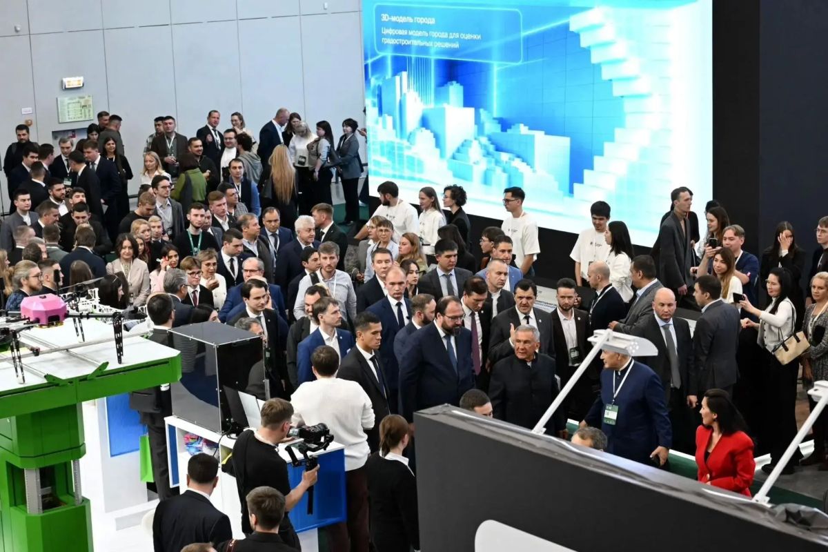 Рустам Минниханов: Приняли участие в открытии международного форума Kazan Digital Week - 2026, осмотрели выставку Рустам Минниханов: Приняли участие в открытии международного форума Kazan Digital Week - 2026, осмотрели выставку