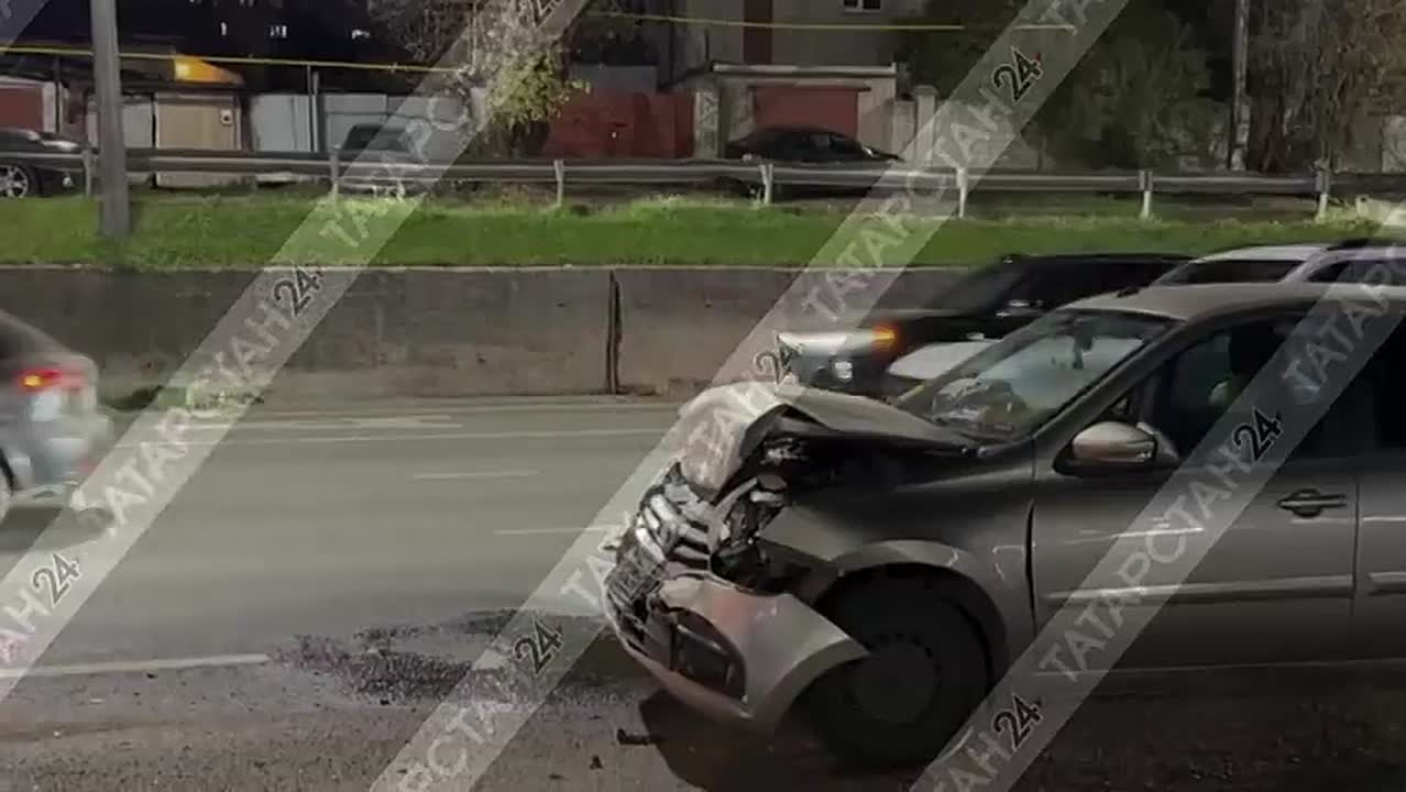 На проспекте Победы в Казани три автомобиля столкнулись по принципу домино