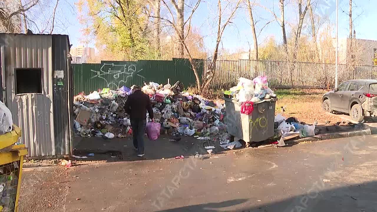 Казанцы уже начали жечь мусор, который не успевают вывозить