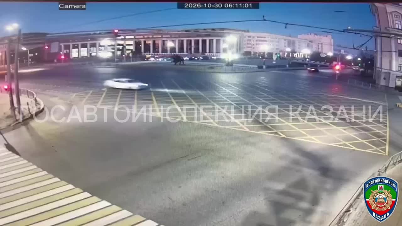 На видео попала жёсткая авария с тремя авто в центре Казани