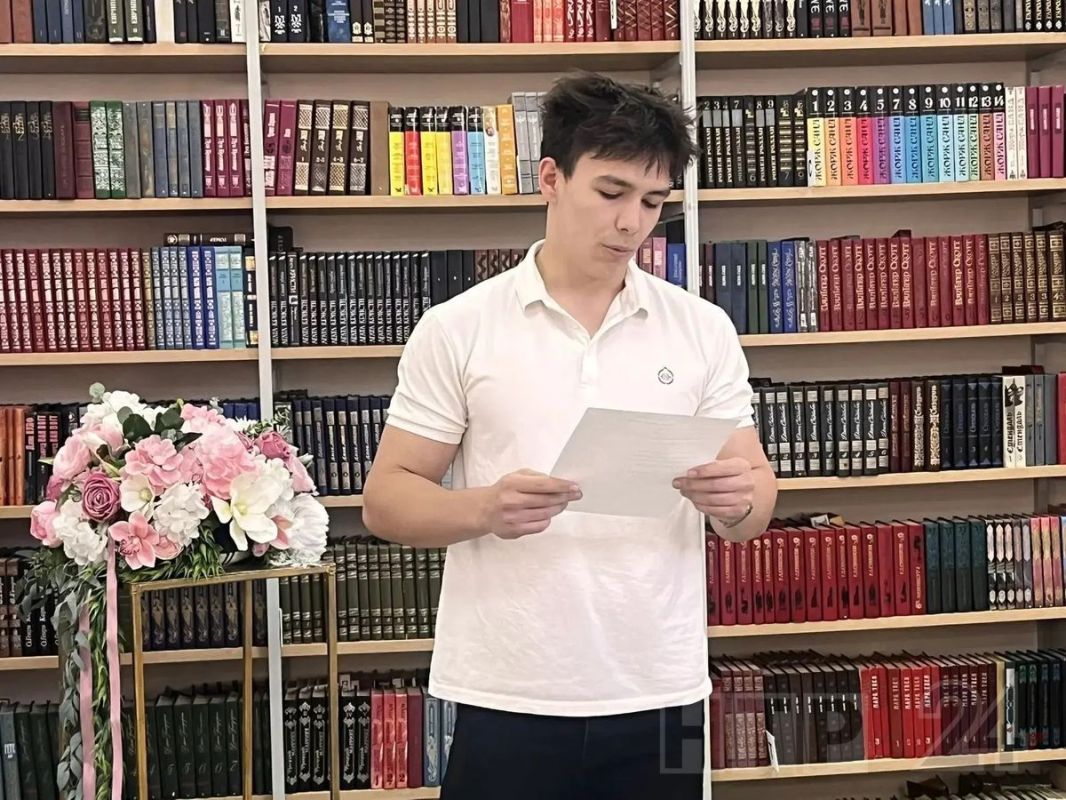 Любовь к родному языку — это не только умение правильно произносить слова, но и способность чувствовать их смысл, выразительно читать и передавать настроение текста Любовь к родному языку — это не только умение правильно произносить слова, но и способность чувствовать их смысл, выразительно читать и передавать настроение текста