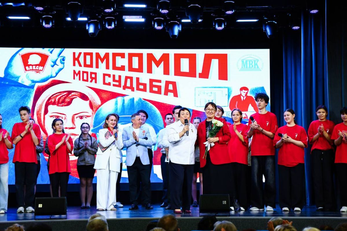 В Нижнекамске отметили 108-летие комсомола В Нижнекамске отметили 108-летие комсомола